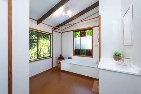 Photo of property in 101b Garden Road, Piha, New Lynn, 0772
