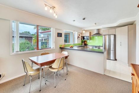 Photo of property in 11 Robin Lane, Browns Bay, Auckland, 0630