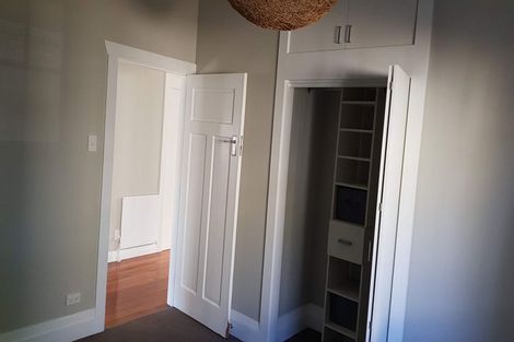 Photo of property in 5a Queen Mary Avenue, New Lynn, Auckland, 0600