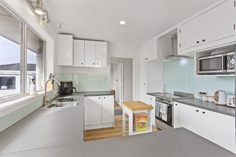 Photo of property in 8 Gibbs Drive, Woodend, 7610
