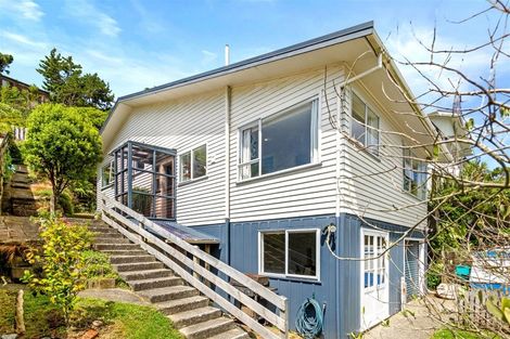 Photo of property in 32 Chapman Street, Newlands, Wellington, 6037