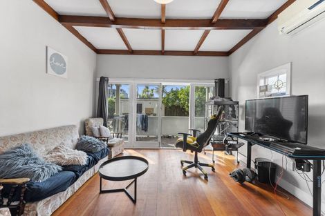 Photo of property in 4050 Great North Road, Glen Eden, Auckland, 0602