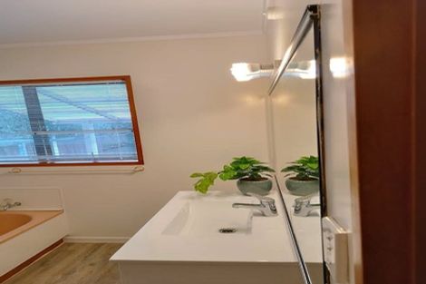 Photo of property in 34b Mark Edward Drive, Half Moon Bay, Auckland, 2012