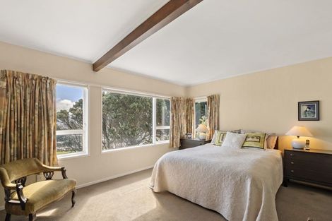 Photo of property in 70 Nevay Road, Karaka Bays, Wellington, 6022