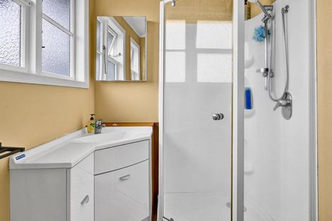 Photo of property in 1 Malone Place, Hawera, 4610