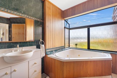 Photo of property in 28 Centennial Drive, Whitianga, 3510