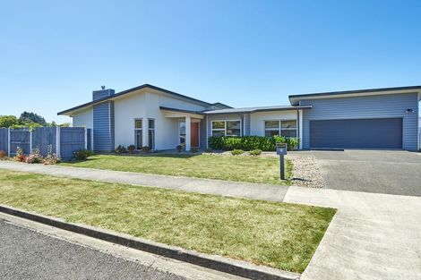 Photo of property in 1 Millbrook Place, Ashhurst, 4810