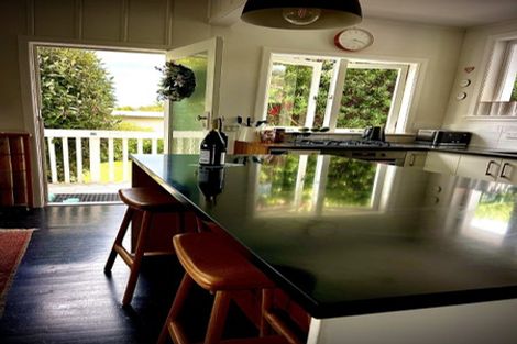 Photo of property in 21 Tindalls Bay Road, Tindalls Beach, Whangaparaoa, 0930