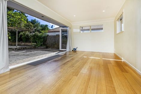 Photo of property in 9 Selwyn Crescent, Forrest Hill, Auckland, 0620