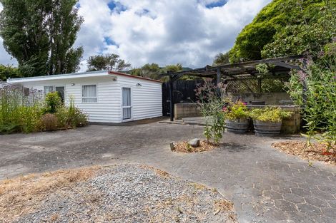 Photo of property in 15 Brazier Grove, Paraparaumu, 5032