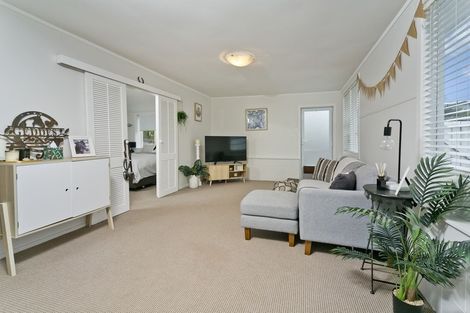 Photo of property in 1/1 Tainui Street, Torbay, Auckland, 0630