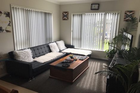 Photo of property in 24 Midhurst Avenue, Henderson, Auckland, 0612