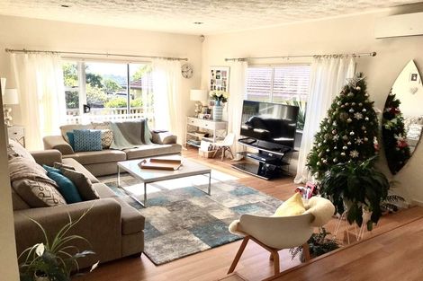 Photo of property in 1 Remus Place, Totara Vale, Auckland, 0629