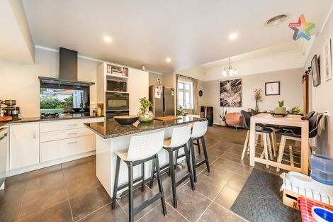 Photo of property in 6 Wha Street, Lyall Bay, Wellington, 6022