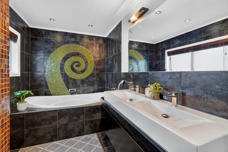 Photo of property in 873 Waitakere Road, Kumeu, 0891