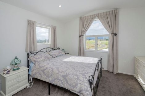 Photo of property in 111 Strathnaver Drive, Waikawa Beach, Levin, 5573