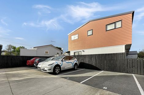 Photo of property in 4/17 Rewarewa Road, Te Atatu Peninsula, Auckland, 0610