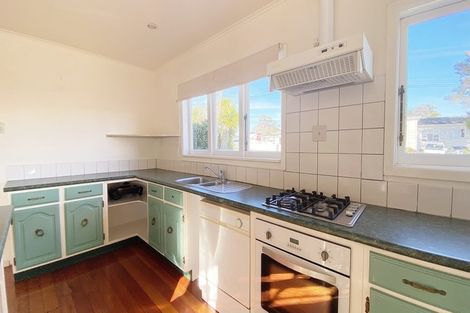 Photo of property in 122 Rathgar Road, Henderson, Auckland, 0610