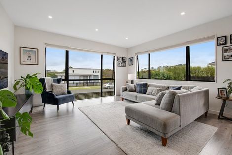 Photo of property in 22 Takurua Terrace, Orewa, 0931
