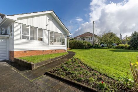 Photo of property in 1/516 Glenfield Road, Bayview, Auckland, 0629