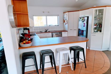 Photo of property in 2/42 Knightsbridge Drive, Forrest Hill, Auckland, 0620