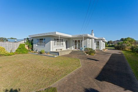 Photo of property in 5 Toi Street, Otaki Beach, Otaki, 5512