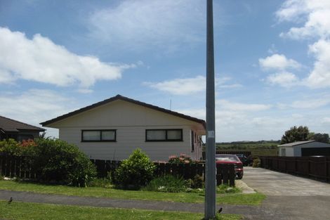 Photo of property in 36 Kopara Place, Clendon Park, Auckland, 2103