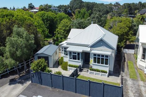 Photo of property in 420 Devon Street East, Strandon, New Plymouth, 4312