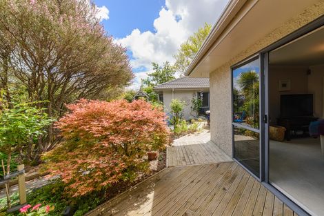 Photo of property in 24 Greenwood Place, Fitzherbert, Palmerston North, 4410