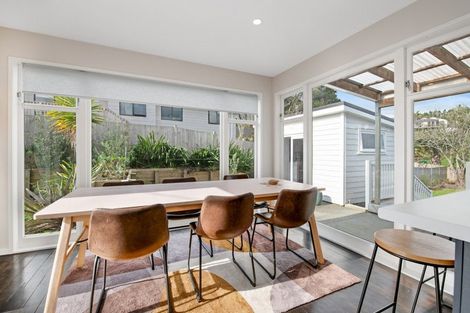 Photo of property in 16 St James Avenue, Helensville, 0800