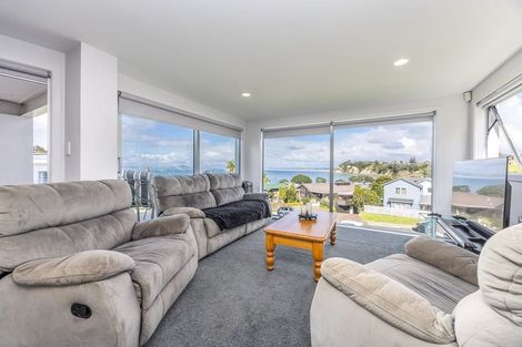 Photo of property in 18 Zita Avenue, Matakatia, Whangaparaoa, 0930