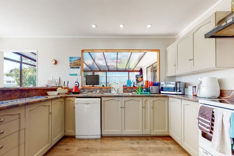 Photo of property in 3 Gaff Place, Whitby, Porirua, 5024