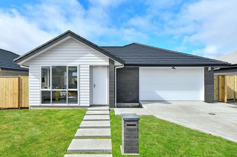 Photo of property in 10 Uatoto Road, Clarks Beach, 2122