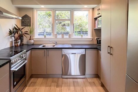 Photo of property in 2 Roscoe Street, Saint Martins, Christchurch, 8022