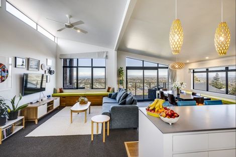 Photo of property in 13 Havelock Road, Hospital Hill, Napier, 4110