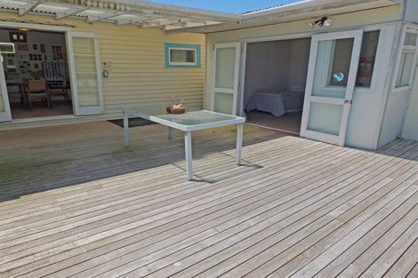 Photo of property in 38 Pratt Avenue, Foxton Beach, Foxton, 4815