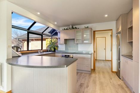 Photo of property in 8 Brockhall Lane, Avonhead, Christchurch, 8042