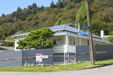 Photo of property in 63 Milton Terrace, Picton, 7220