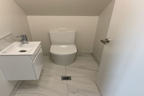 Photo of property in 2 Carrington Avenue, Hillcrest, Hamilton, 3216