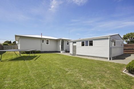 Photo of property in 6 Tararua Terrace, Cloverlea, Palmerston North, 4412