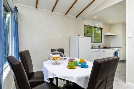 Photo of property in 39 Larissa Avenue, Henderson, Auckland, 0610