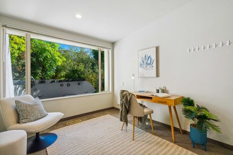 Photo of property in 26a Mana View Road, Paremata, Porirua, 5026