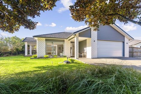 Photo of property in 2 Stoneleigh Grove, Paraparaumu, 5032