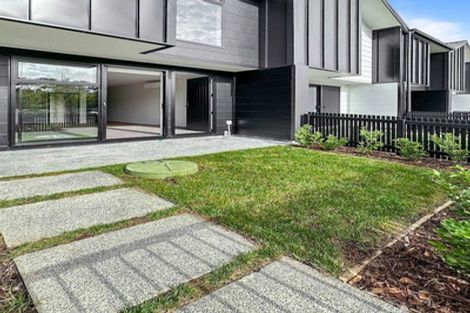 Photo of property in 8 Tuputupu Drive, Kumeu, 0810