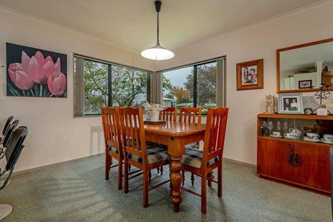 Photo of property in 15 Woburn Place, Takaro, Palmerston North, 4412