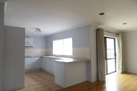 Photo of property in 72 Glenveagh Park Drive, Weymouth, Auckland, 2103