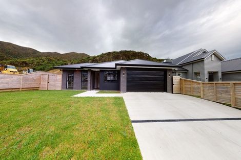 Photo of property in 122 Silverstream Road, Crofton Downs, Wellington, 6035