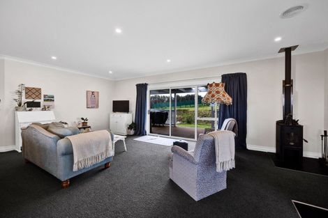 Photo of property in 43a Rawhitiroa Road, Eltham, 4398