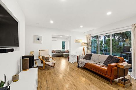 Photo of property in 11 Dida Park Drive, Kumeu, 0810