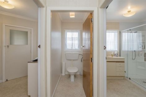 Photo of property in 98 Bartholomew Road, Levin, 5510